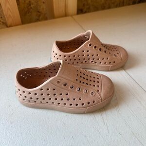 Native Kids Water Shoes in Tan
